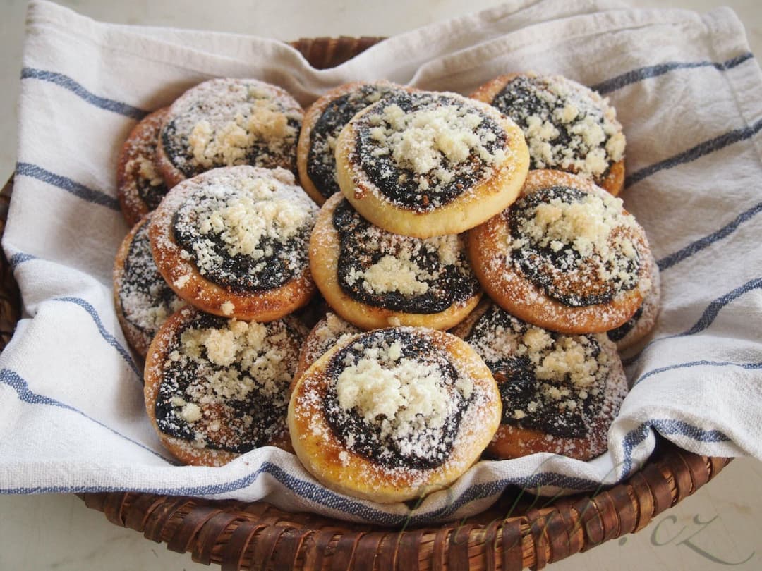 1. obrázek Koláče pod vodou kynuté