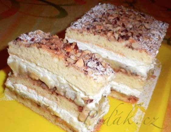 1. obrázek Třívrstvé oříškové řezy