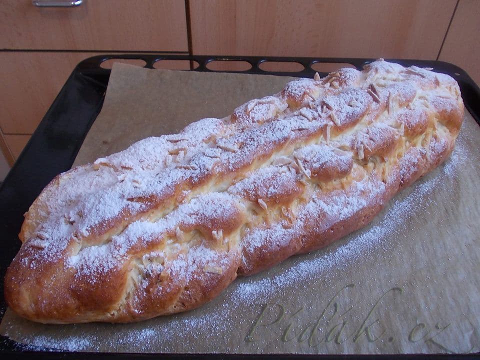 1. obrázek Tvarohová vánočka bez kynutí 