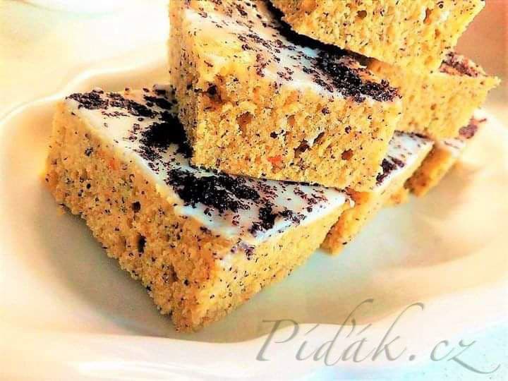 1. obrázek Mrkvovo-makové řezy s polevou