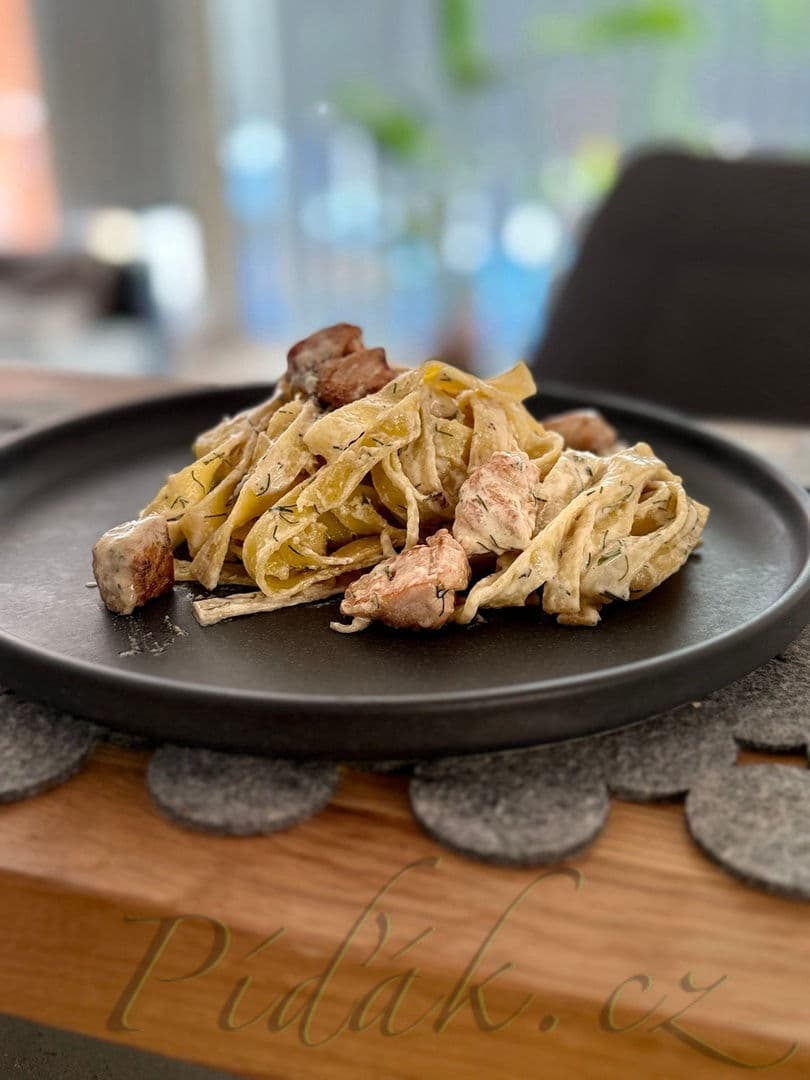 1. obrázek Tagliatelle s lososem, smetanou a koprem
