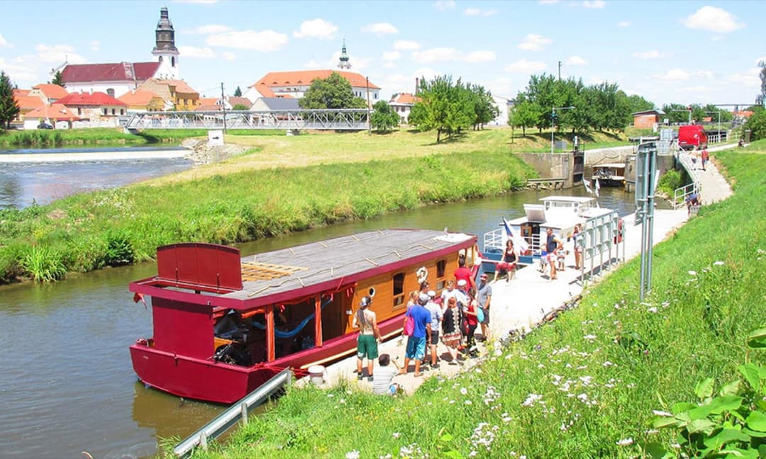 1. obrázek Baťův kanál - výletní plavby