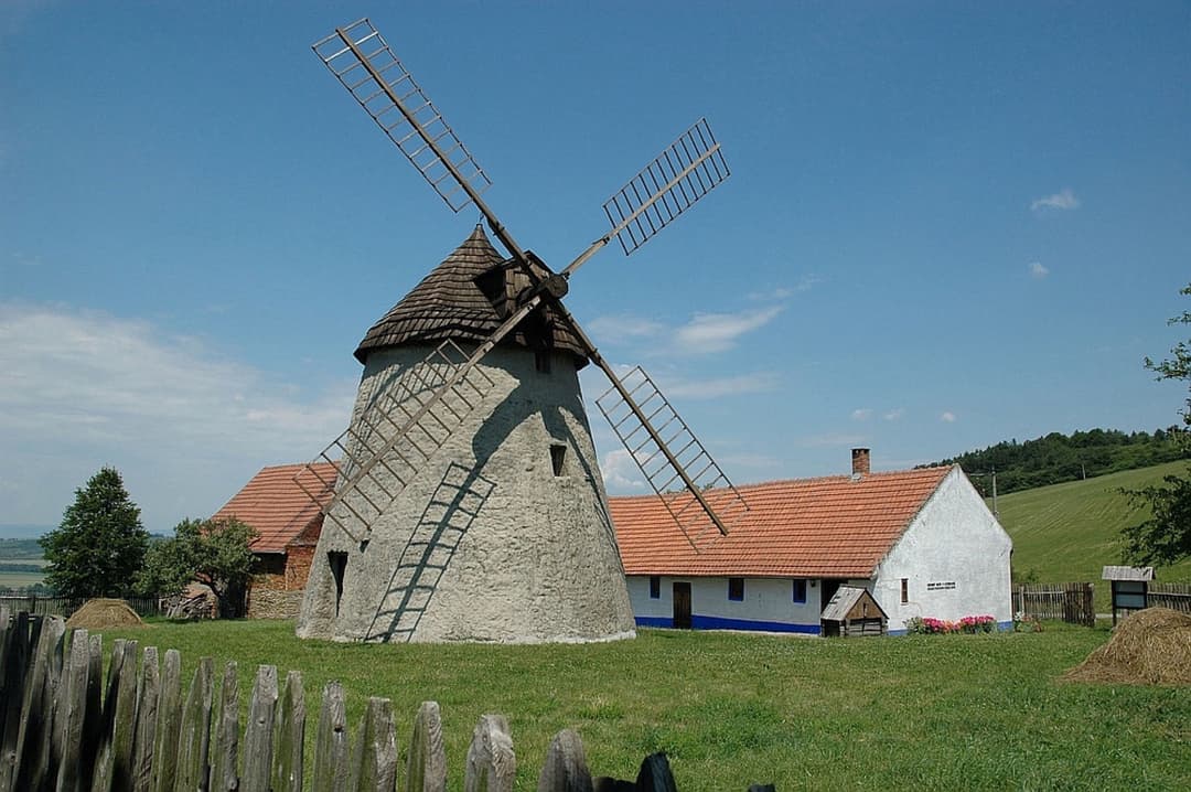 1. obrázek Větrný mlýn v Kuželově