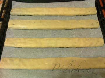 9. obrázek Perník s povidly a ořechy