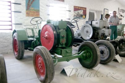 6. obrázek  Muzeum traktorů a zemědělské techniky- Chotouň