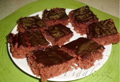 Vláčný mrkvový perník