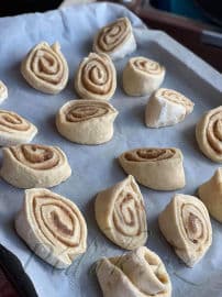 7. obrázek Finské  skořicové šneky - kynuté 