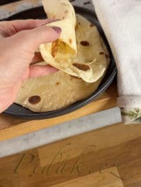 2. obrázek Domácí kynutý naan – vláčné indické placky