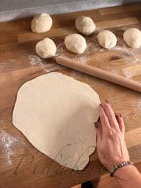 6. obrázek Domácí kynutý naan – vláčné indické placky