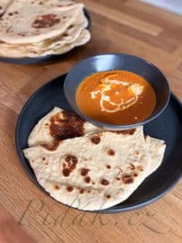 Domácí kynutý naan – vláčné indické placky
