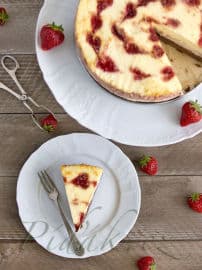 Obrázek Cheesecake s jahodovým mramorováním
