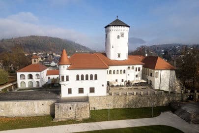 Budatínsky hrad a Múzeum drotárstva – Slovensko