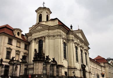 2. obrázek Národní památník hrdinů heydrichiády – krypta v Resslově
