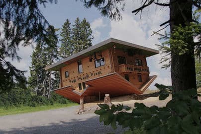 Stezka korunami stromů Sankt Englmar – Waldwipfelweg s Domem na hlavě, Německo