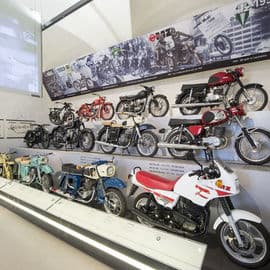 2. obrázek Zámek Augustusburg – muzeum motocyklů, Německo