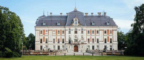 Zámek Pszczyna – Zámecké muzeum a Knížecí stáje, Polsko
