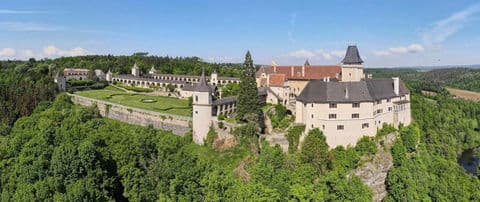 Zámek Rosenburg – renesanční zámek se sokolnickými ukázkami, Rakousko