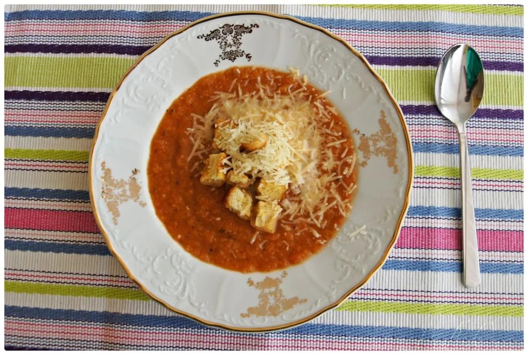 1. obrázek Lilková polévka s parmezánem a krutony