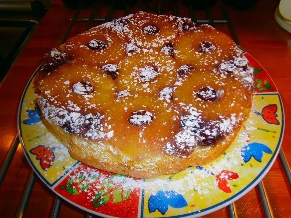 1. obrázek Obrácený koláč s ananasem a višněmi 