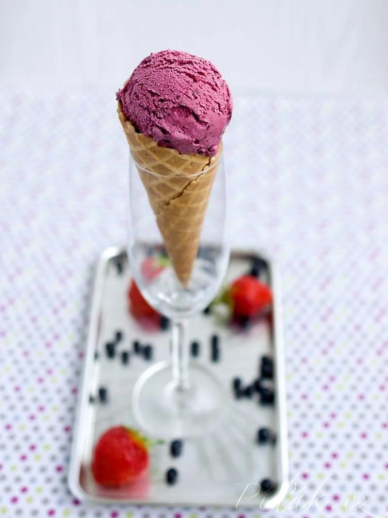 1. obrázek Jogurtová zmrzlina s ovocem