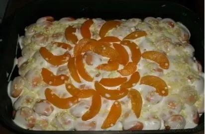 Obrázek Nepečený piškotový dort s ovocem a zakysanou smetanou