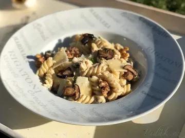 Obrázek Fusilly na hříbkách se smetanou, ricottou a ořechovým pestem