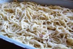 6. obrázek Zapekané špagety s orechmi a pudingovou zálievkou