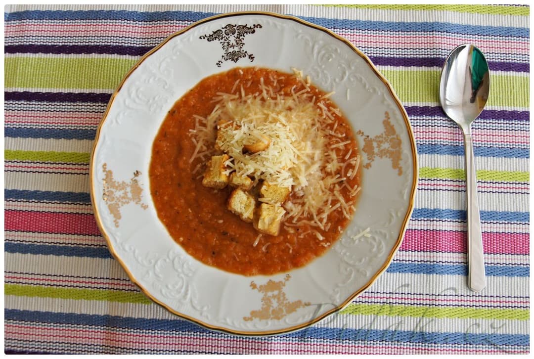 1. obrázek Lilková polévka s parmezánem a krutony 1. obrázek Lilková polévka s parmezánem a krutony