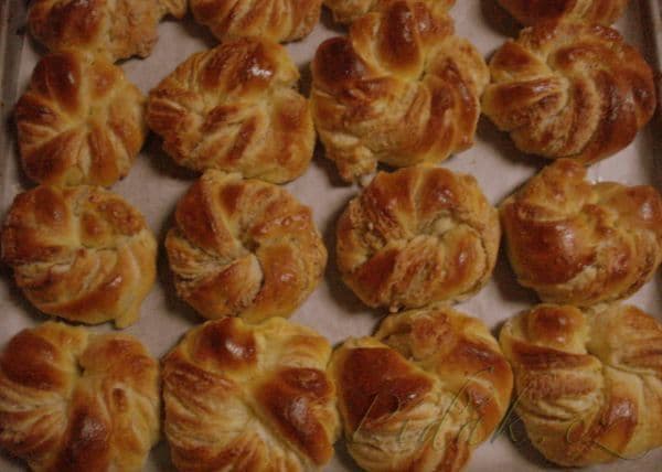 1. obrázek Rychlé kynuté (nejen) kokosové věnečky 1. obrázek Rychlé kynuté (nejen) kokosové věnečky