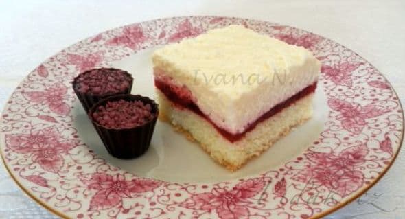 1. obrázek Višňové řezy s tvarohovým krémem 1. obrázek Višňové řezy s tvarohovým krémem