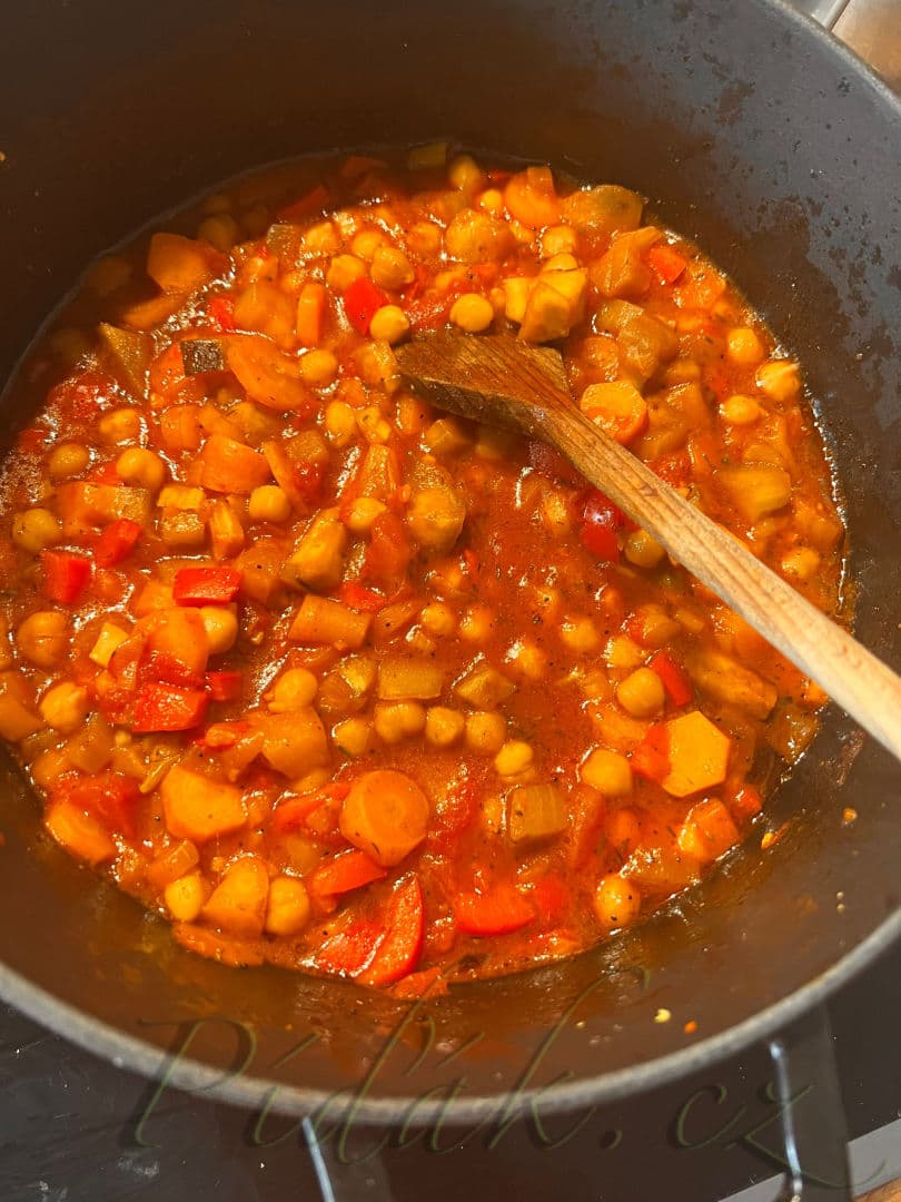 1. obrázek Cizrna s mrkví, lilkem a rajčaty 1. obrázek Cizrna s mrkví, lilkem a rajčaty