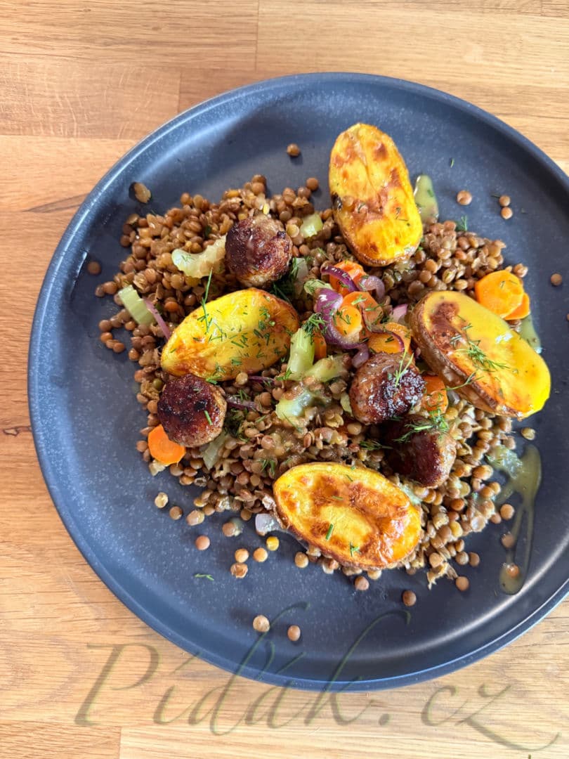 1. obrázek Teplý čočkový salát s pečeným bramborem a masovými kuličkami 1. obrázek Teplý čočkový salát s pečeným bramborem a masovými kuličkami