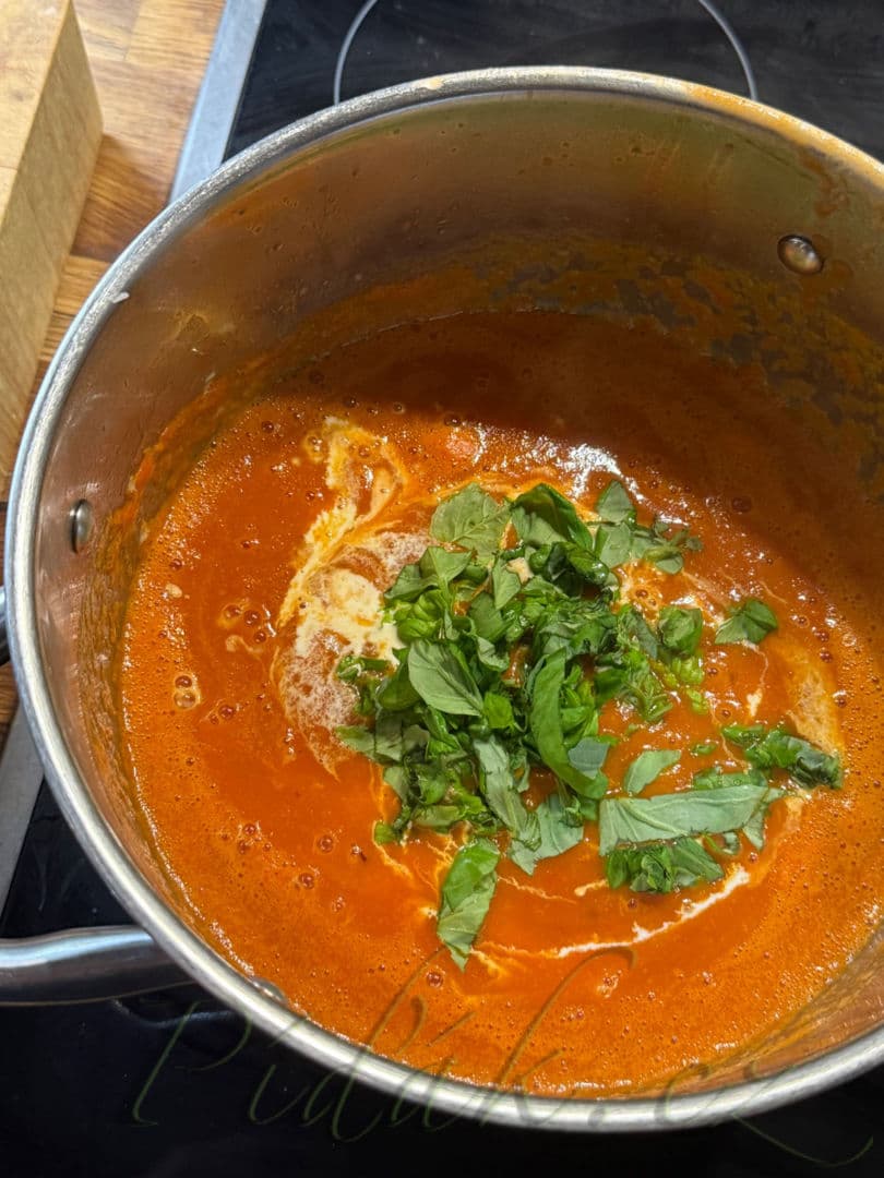 1. obrázek Krémová tomatová polévka s balsamikem a smetanou 1. obrázek Krémová tomatová polévka s balsamikem a smetanou