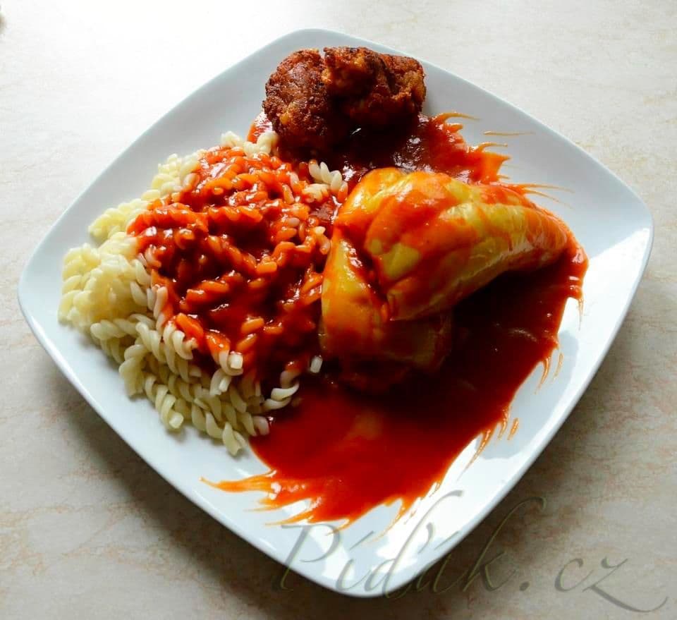 1. obrázek Veganské plněné papriky s rajskou omáčkou 1. obrázek Veganské plněné papriky s rajskou omáčkou