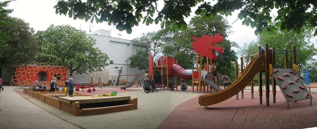 1. obrázek Dětské hřiště Riegerovy sady- Praha 1. obrázek Dětské hřiště Riegerovy sady- Praha