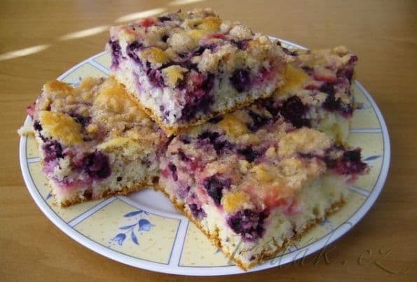 1. obrázek Superrychlý ovocný koláč s drobenkou 1. obrázek Superrychlý ovocný koláč s drobenkou