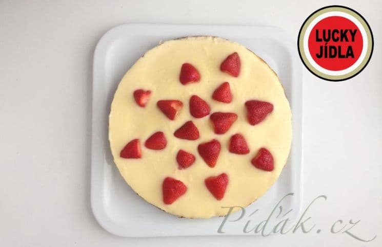 1. obrázek Lahodný vanilkový koláč s jahodami 1. obrázek Lahodný vanilkový koláč s jahodami