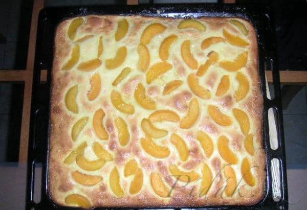 1. obrázek Broskvový koláč s krémem 1. obrázek Broskvový koláč s krémem