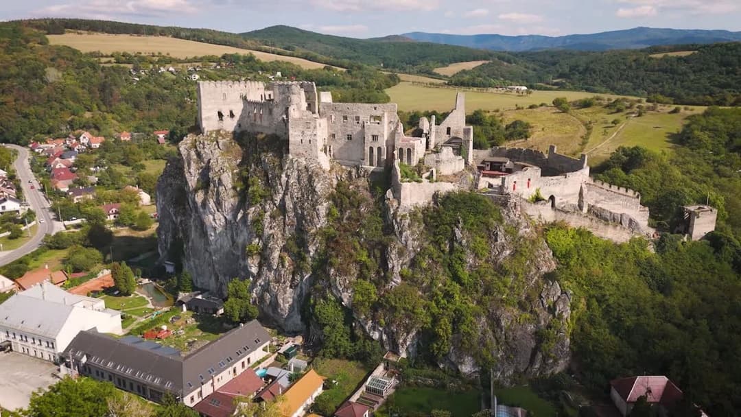 1. obrázek Hrad Beckov – Slovensko 1. obrázek Hrad Beckov – Slovensko