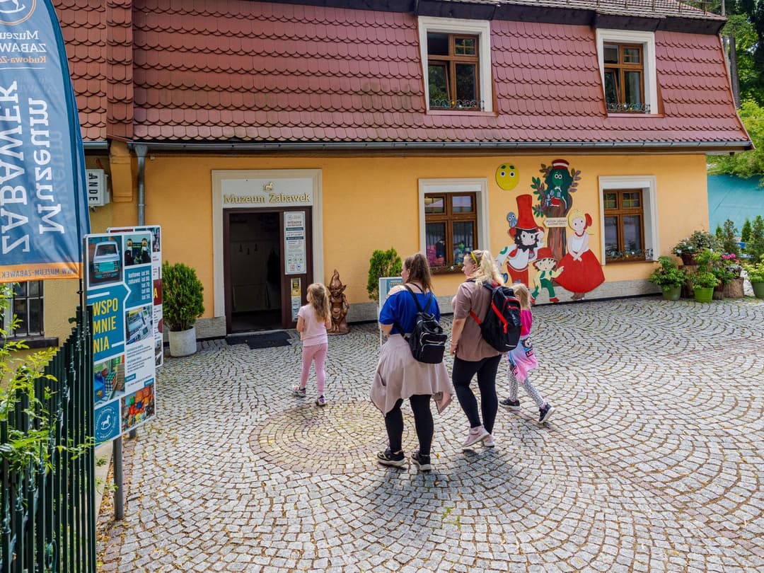 1. obrázek Muzeum hraček Kudowa-Zdrój – Muzeum Zabawek, Polsko 1. obrázek Muzeum hraček Kudowa-Zdrój – Muzeum Zabawek, Polsko