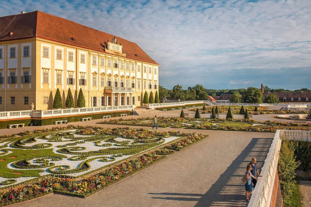 1. obrázek Schloss Hof – barokní zámek se statkem a zvířaty, Rakousko 1. obrázek Schloss Hof – barokní zámek se statkem a zvířaty, Rakousko
