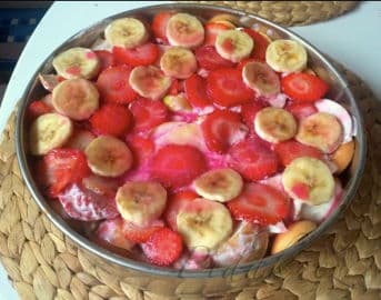 2. obrázek Mňamózní ovocný dort ze zakysané smetany 2. obrázek Mňamózní ovocný dort ze zakysané smetany