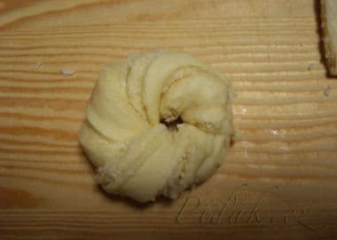 9. obrázek Rychlé kynuté (nejen) kokosové věnečky 9. obrázek Rychlé kynuté (nejen) kokosové věnečky