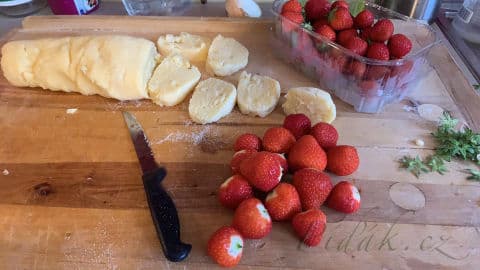 4. obrázek Ovocné knedlíky z odpalovaného těsta 4. obrázek Ovocné knedlíky z odpalovaného těsta