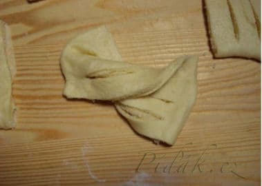 7. obrázek Rychlé kynuté (nejen) kokosové věnečky 7. obrázek Rychlé kynuté (nejen) kokosové věnečky