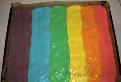 3. obrázek Rainbow kokosová roláda 3. obrázek Rainbow kokosová roláda