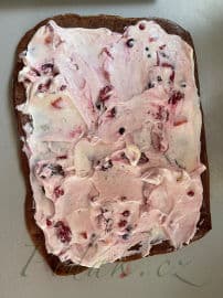 4. obrázek Fit tvarohová roláda s lesním ovocem 4. obrázek Fit tvarohová roláda s lesním ovocem