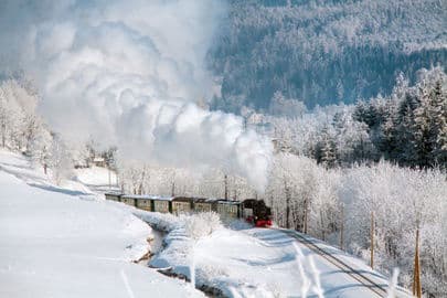 3. obrázek Fichtelbergbahn – parní úzkokolejka do Oberwiesenthalu, Německo 3. obrázek Fichtelbergbahn – parní úzkokolejka do Oberwiesenthalu, Německo