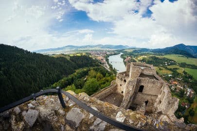 4. obrázek Hrad Strečno a středověká vesnice Paseka – Slovensko 4. obrázek Hrad Strečno a středověká vesnice Paseka – Slovensko
